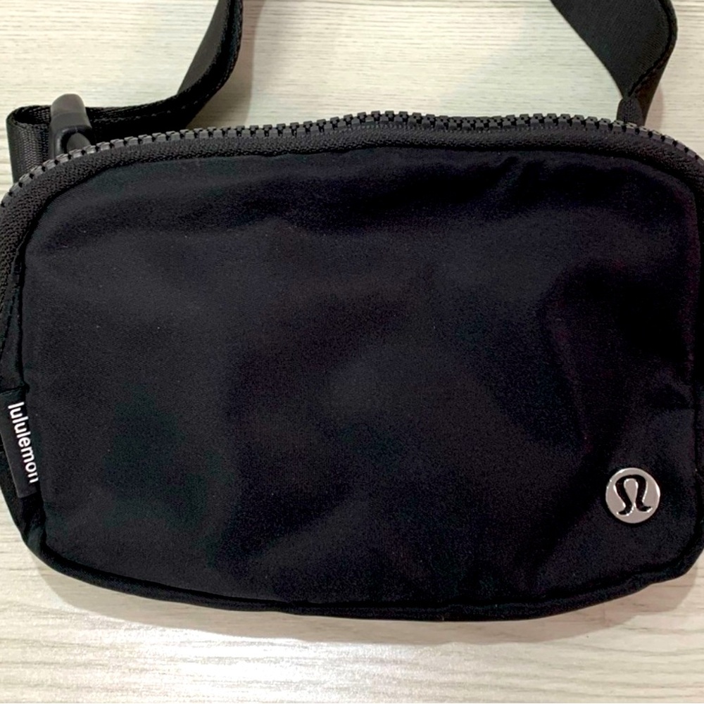 lululemon Black Belt Bag + extender strap